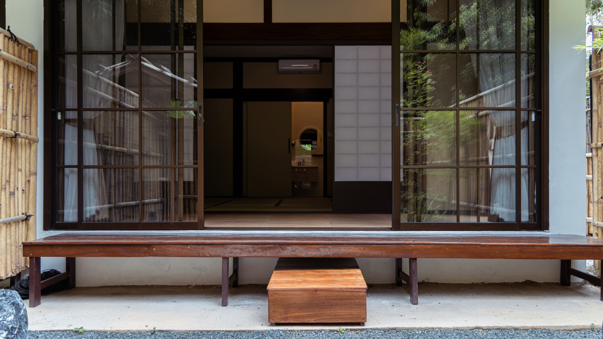 No-show penalty notice at Japanese hotel or ryokan front desk